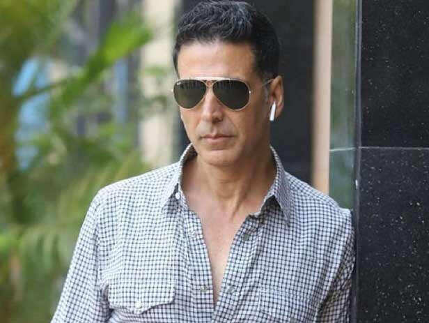 Akshay Kumar aide le théâtre emblématique de Mumbai