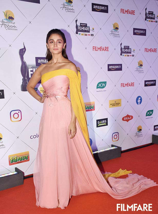Deepika Padukone's Purple Gown Or Alia Bhatt's Peach-Pink Gown, Which  Diva's IIFA 2019 Look Enthralled You More?