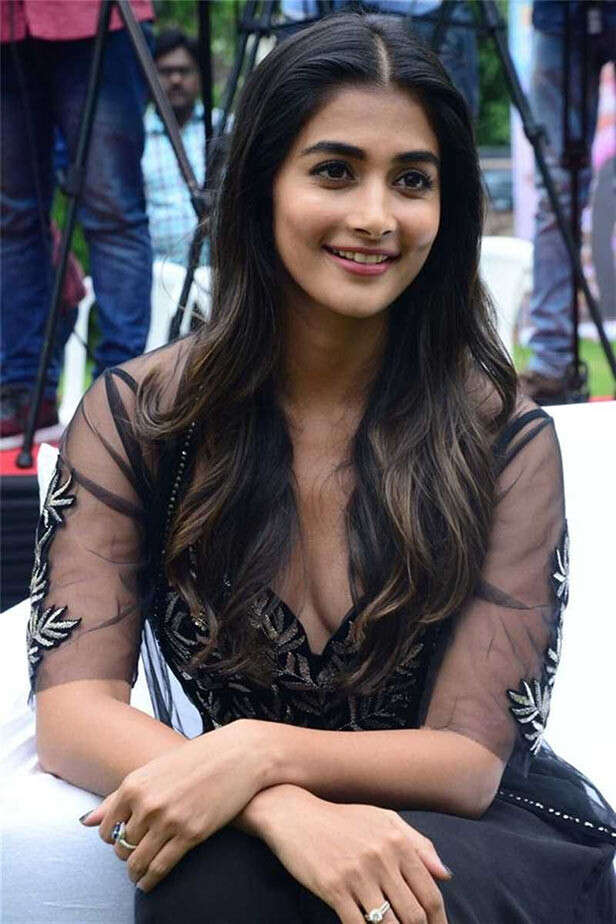 poojahegdesalman21586767583.jpg