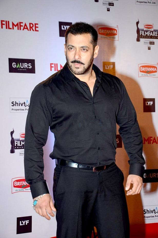 Sweet! Salman Khan deposits money in Radhe crew members' accounts amid