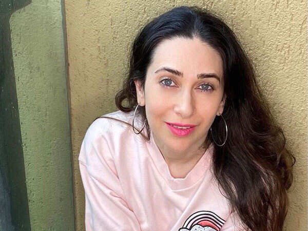 https://filmfare.wwmindia.com/content/2020/aug/karismakapoor41598008717.jpg