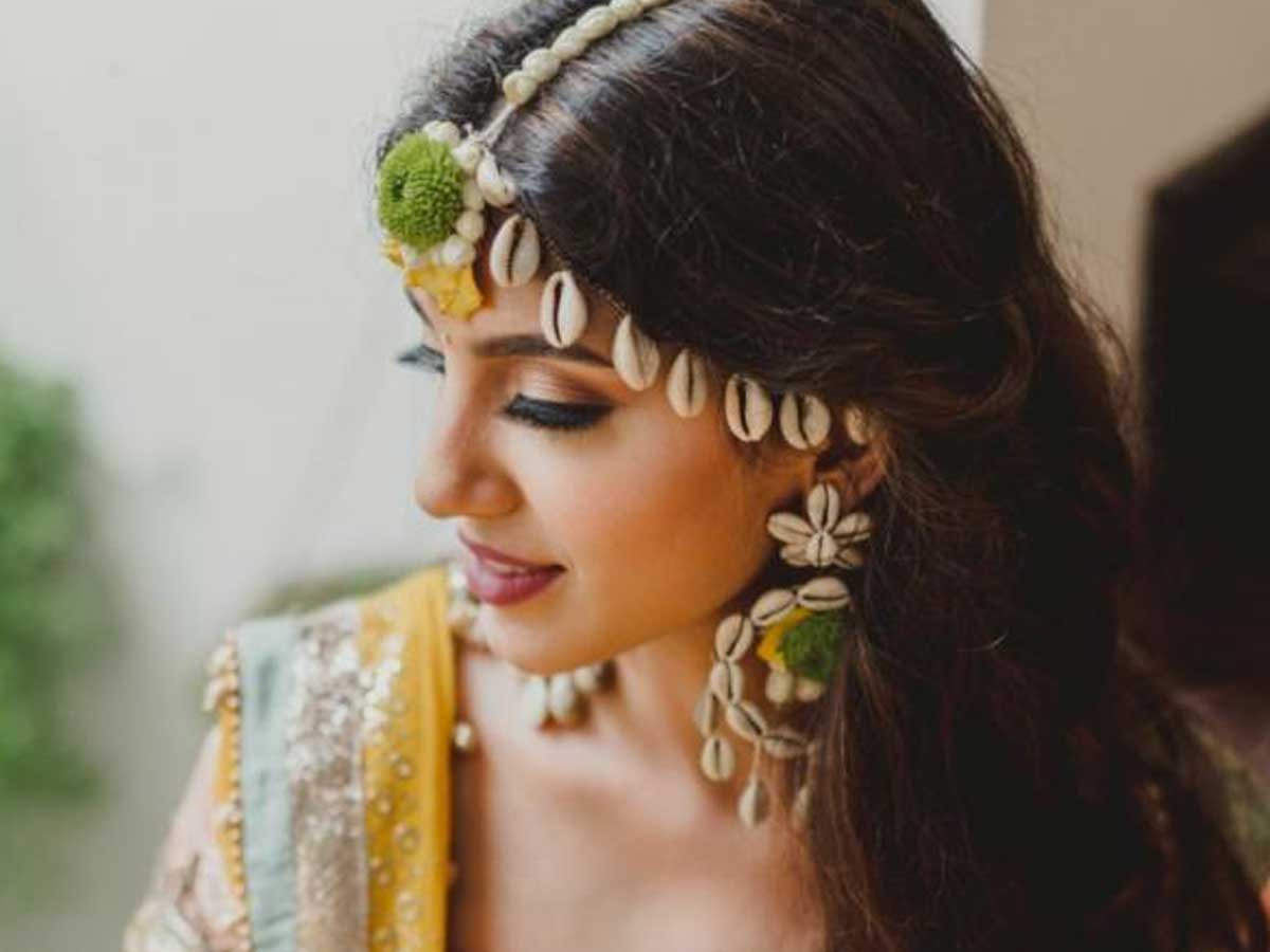 Best Hairstyle For A Wedding, Mehndi And Haldi With Floral | Long hair  styles, Bride hairstyles, Hair styles