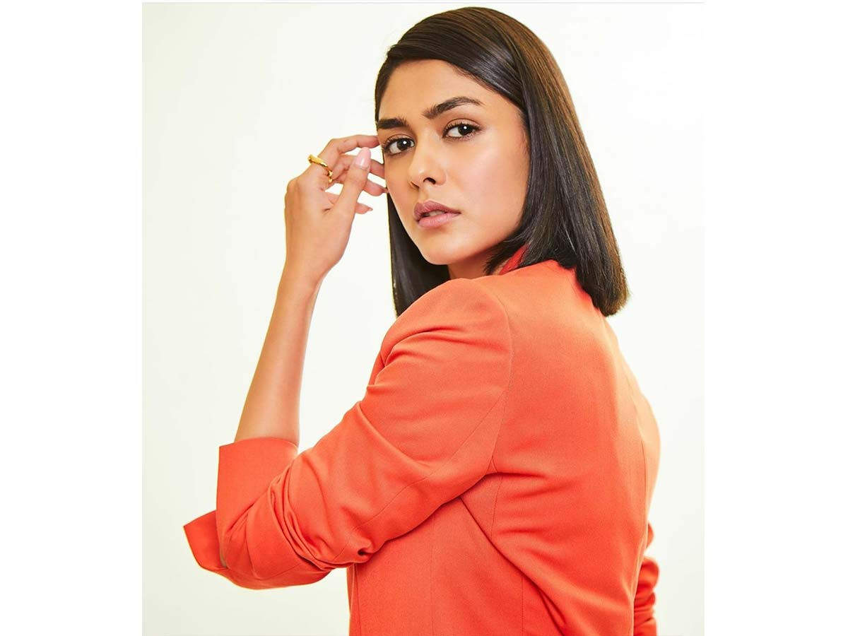 mrunal thakur