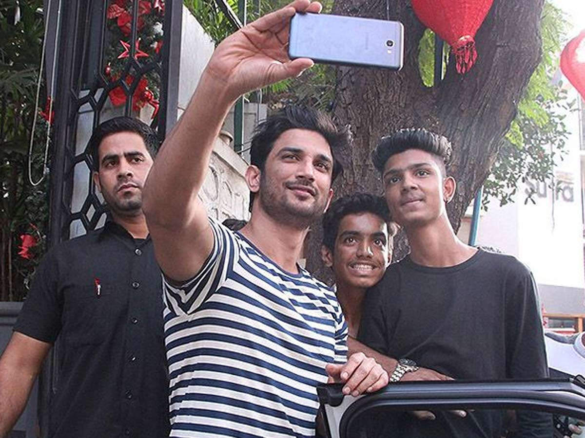 Late Sushant Singh Rajputs Fans Welcome Scs Verdict With Joy