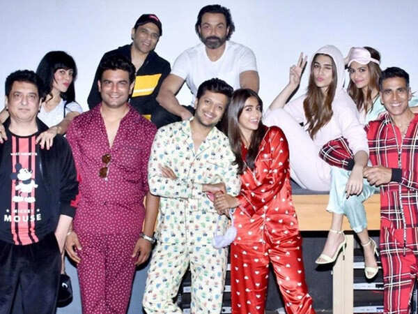 Deepika Padukone Akshay Kumar Abhishek Bachchan In Housefull