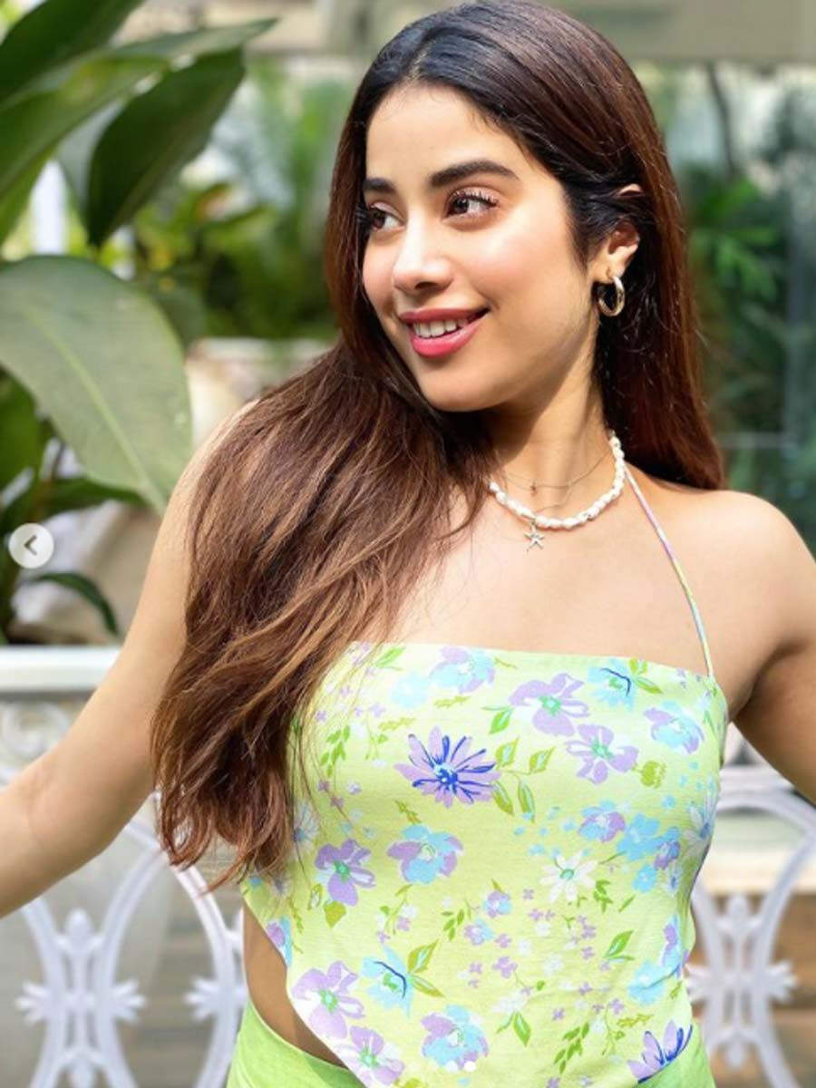 Janhvi Kapoor’s Latest Pictures Spell Fabulous