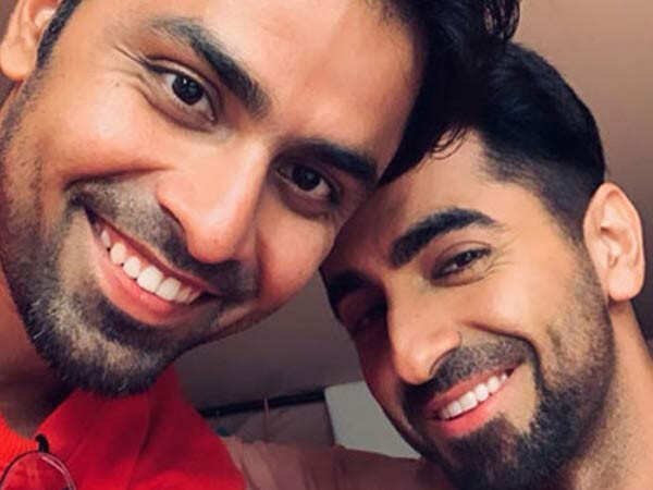 https://filmfare.wwmindia.com/content/2020/jan/jitendraandayushmann41580471506.jpg