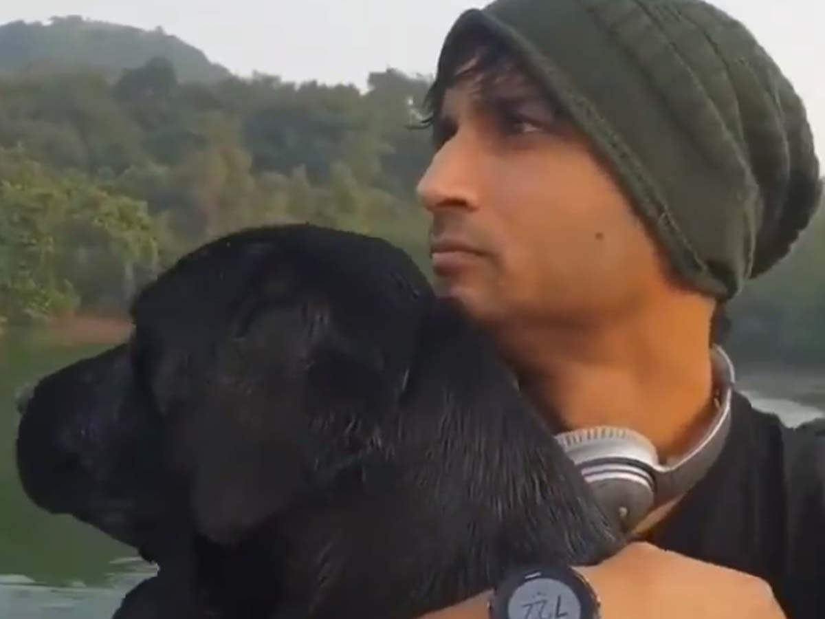 Sushant Singh Rajput'un köpeği Fudge artık geç aktörün ailesiyle yaşıyor