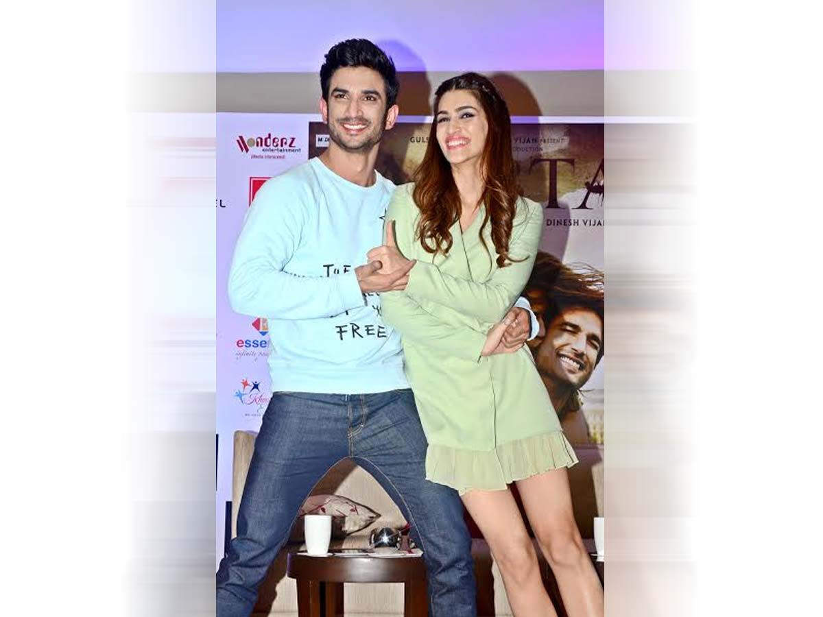 Kriti Sanon and Sushat Singh Rajput were rumoured to be dating at a time, however, the two went their separate ways later. But on hearing about the demise of the actor, Kriti was one of the few celebs who reached first for his last rites. Kriti has ever since been posting about how tough it is for her to accept the fact that Sushant has passed away. Today, she took to Instagram to post a video of him with his stills from his last film Dil Bechara and penned an emotional note with it.   She captioned the post as, “Its not Seri! And it will never sink in..This broke my heart..again..In Manny, i saw YOU come alive in so so many moments.. i knew exactly where you had put in a bit of yourself in the character..And as always, your most magical bits were your silences.. those bits where you said nothing and yet u said so much! .@castingchhabra I know this film will always mean a lot more to you than what we had thought.. you made us feel too many emotions in your first! Wish you and @sanjanasanghi96 a beautiful journey ahead!” 