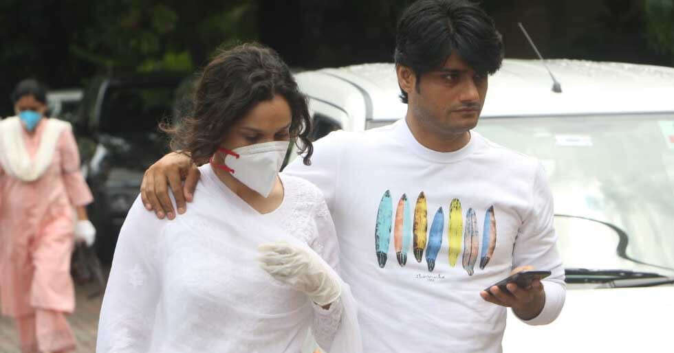 Photos: Ankita Lokhande and her family visit late Sushant Singh Rajputâs residence