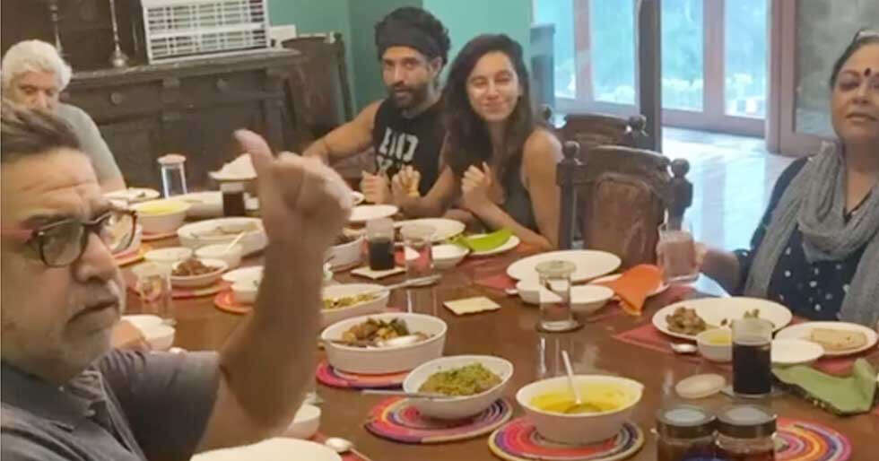 Video: Farhan Akhtar, Shibani Dandekar Enjoy a Family Lunch with ...