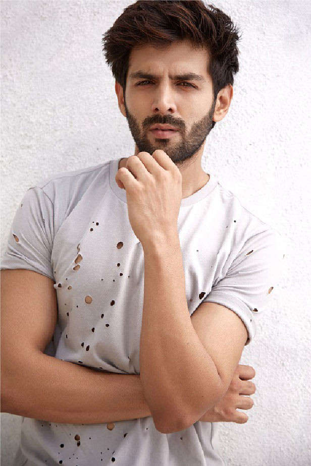 Kartik Aaryan Wants To Go Invisible So He Can Quietly Observe Shah Rukh Khan