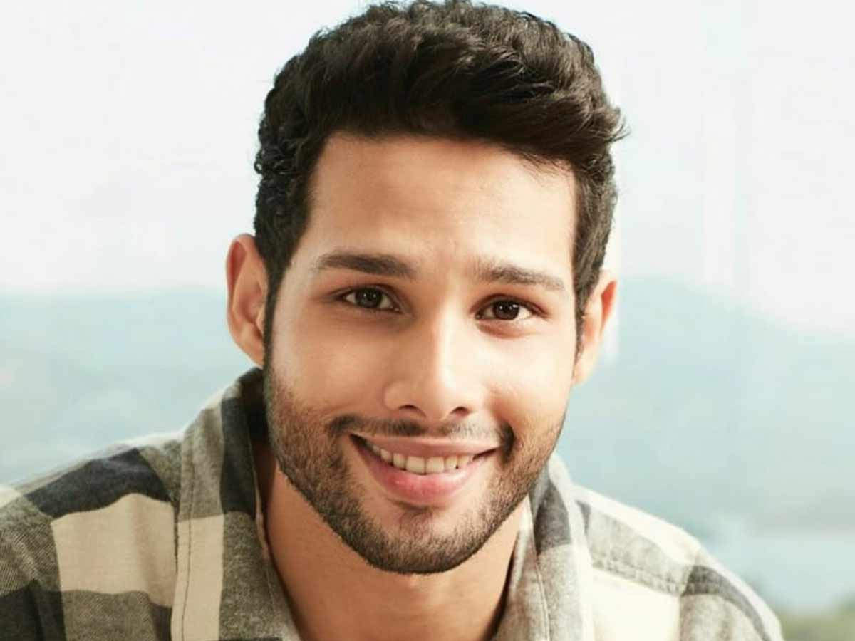 Gully Boy's Siddhant Chaturvedi Shatters Ananya Panday's 'Struggles of  Nepotism' With Just One Line; Wins Over Twitter (Watch Video) | 🎥 LatestLY