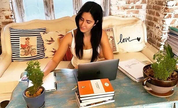 [Image: katrinakaif11585649723.jpg]