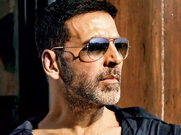 Akshay Kumar back to work after his mother death leaves for London  म क  नधन क 2 दन बद कम पर लट अकषय कमर लदन हए रवन  Hindi News  Zee Hindustan Entertainment