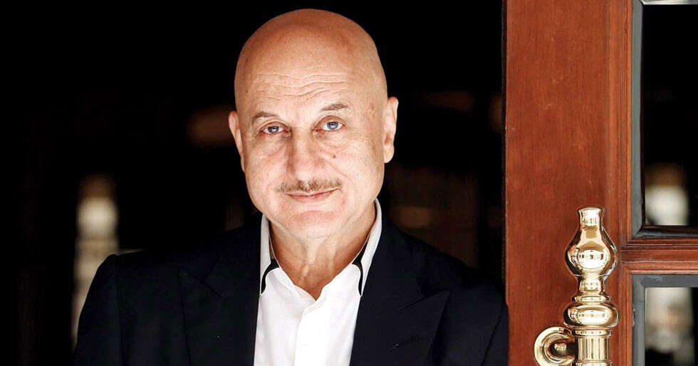 Anupam Kher gets nostalgic after completing 36 years in Bollywood ...