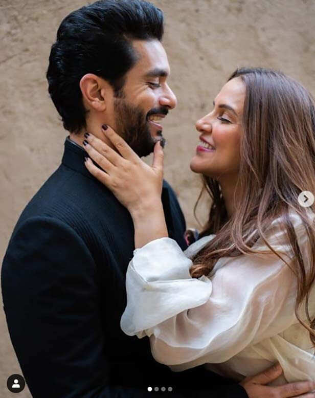 Angad Bedi et Neha Dhupia sont un couple qui donne régulièrement à ses fans l'inspiration que ce soit avec leur look élégant, leur affection éternelle et leur amour de famille. Le duo prétend avoir trouvé l'amour en chacun après avoir été ses meilleurs amis pendant des années. Neha et Angad se sont mariés le 10 avril 2018. Deux ans derrière eux, ils continuent de partager un lien incassable. Ils adorent la fille de Mehr. Alors que le couple célèbre son 2e anniversaire aujourd'hui, à l'occasion heureuse, nous vous présentons 10 photos des deux qui symbolisent l'amour pur. Faites tremper dans la bouillie.