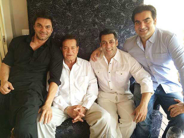 Here’s how Salim Khan celebrated Eid without Salman Khan | Filmfare.com