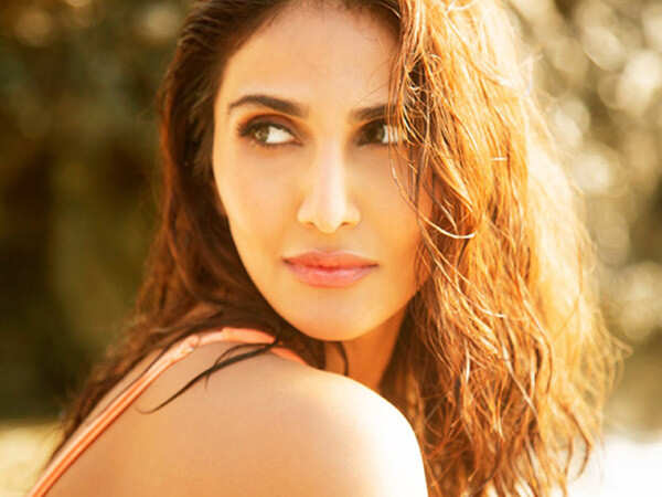 Vaani Kapoor goes on a virtual date to raise funds for daily wage