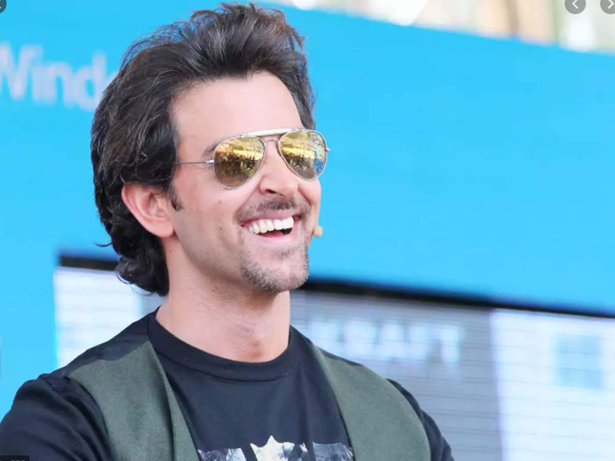 Hrithik Roshan had a great 2019 with two of his films Super 30 and War faring well at the box-office. He is now gearing up for his upcoming projects, the first of which will be his father Rakesh Roshan’s Krrish 4. The actor bounced back well after a few rough years and all his fans are over the moon about his return to the big screen. Hrithik has been in the business since 2000 and the actor saw superstardom almost overnight post the release of his first film. But to sustain that stardom for years has been the real deal. Hrithik has been a part of several blockbusters over the years and it is clear from the lifestyle he leads that he is also a fan of luxurious things.   From his captivating home to his swanky rides, all of it is top level and why wouldn’t it be. Hrithik’s favourite SUV from his garage is however, the Porsche Cayenne Turbo. The actor has been spotted several times in it and trusts the best when it comes to SUVs. The car can accelerate from 0-100 kms/hour in 3.9 seconds and costs anywhere between Rs 1.19 crore – Rs 1.92 crore. Well, that’s a classy ride for a sharp man!