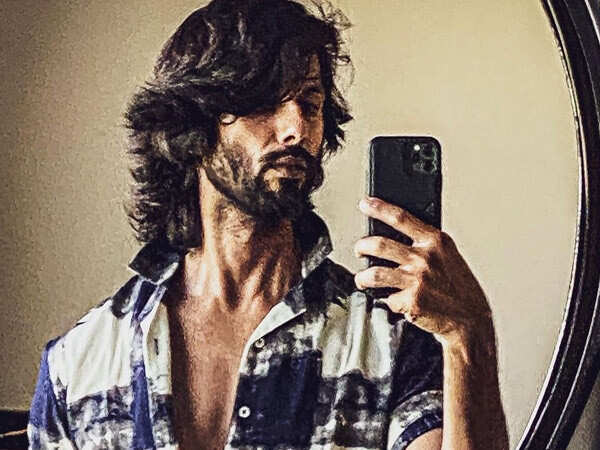 Shahid Kapoor Gives A Glimpse Of His Sexy Ride 