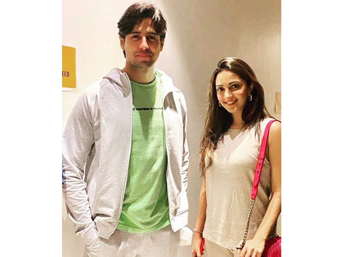 This new picture of Sidharth Malhotra and Kiara Advani is