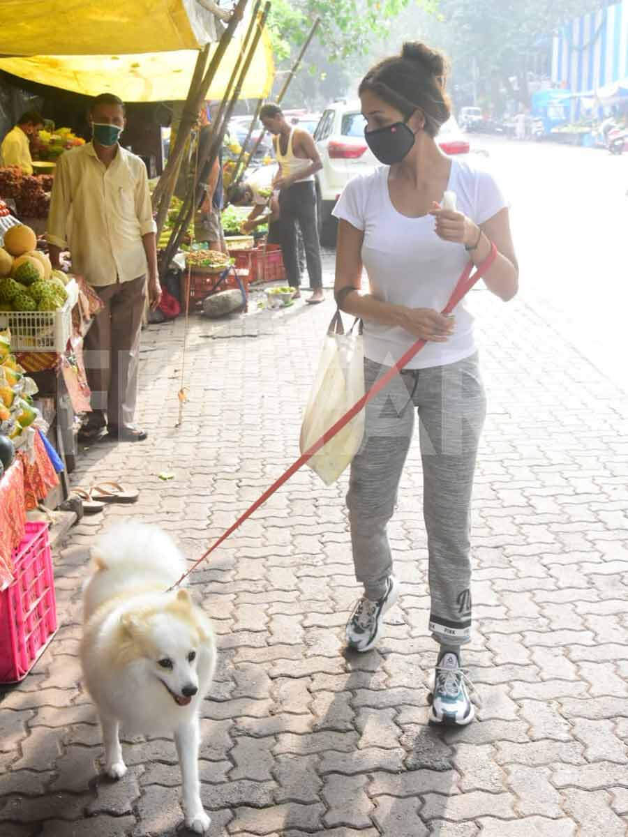 Malaika Arora clearly knows how to bounce back the right way. After battling COVID-19 and coming out victorious, the actress has gone back to her normal life again. She is fond of staying fit and therefore every single day, Malaika is snapped heading out for a walk in the city. This morning, the actress was clicked as she took her dog out for a walk and simultaneously her workout too happened. But later, Malaika was seen stopping by to buy some fruits in the morning.   We all know how much it takes to have a fit body like Malaika’s and we are sure it takes more than just a good workout to maintain it. Well, we are glad he is keeping her mind, body and soul fit in the right way. Scroll through for pictures. 