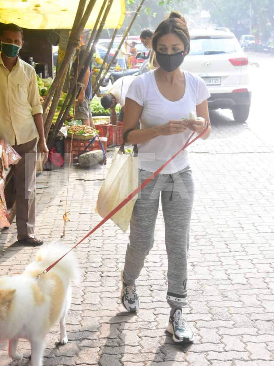 Malaika Arora clearly knows how to bounce back the right way. After battling COVID-19 and coming out victorious, the actress has gone back to her normal life again. She is fond of staying fit and therefore every single day, Malaika is snapped heading out for a walk in the city. This morning, the actress was clicked as she took her dog out for a walk and simultaneously her workout too happened. But later, Malaika was seen stopping by to buy some fruits in the morning.   We all know how much it takes to have a fit body like Malaika’s and we are sure it takes more than just a good workout to maintain it. Well, we are glad he is keeping her mind, body and soul fit in the right way. Scroll through for pictures. 