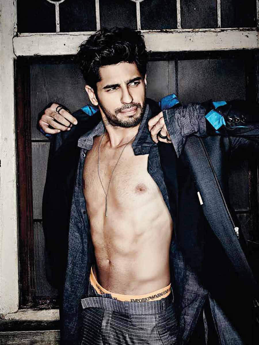 Sidharth Malhotra gives a new twist to relationship goals | Filmfare.com