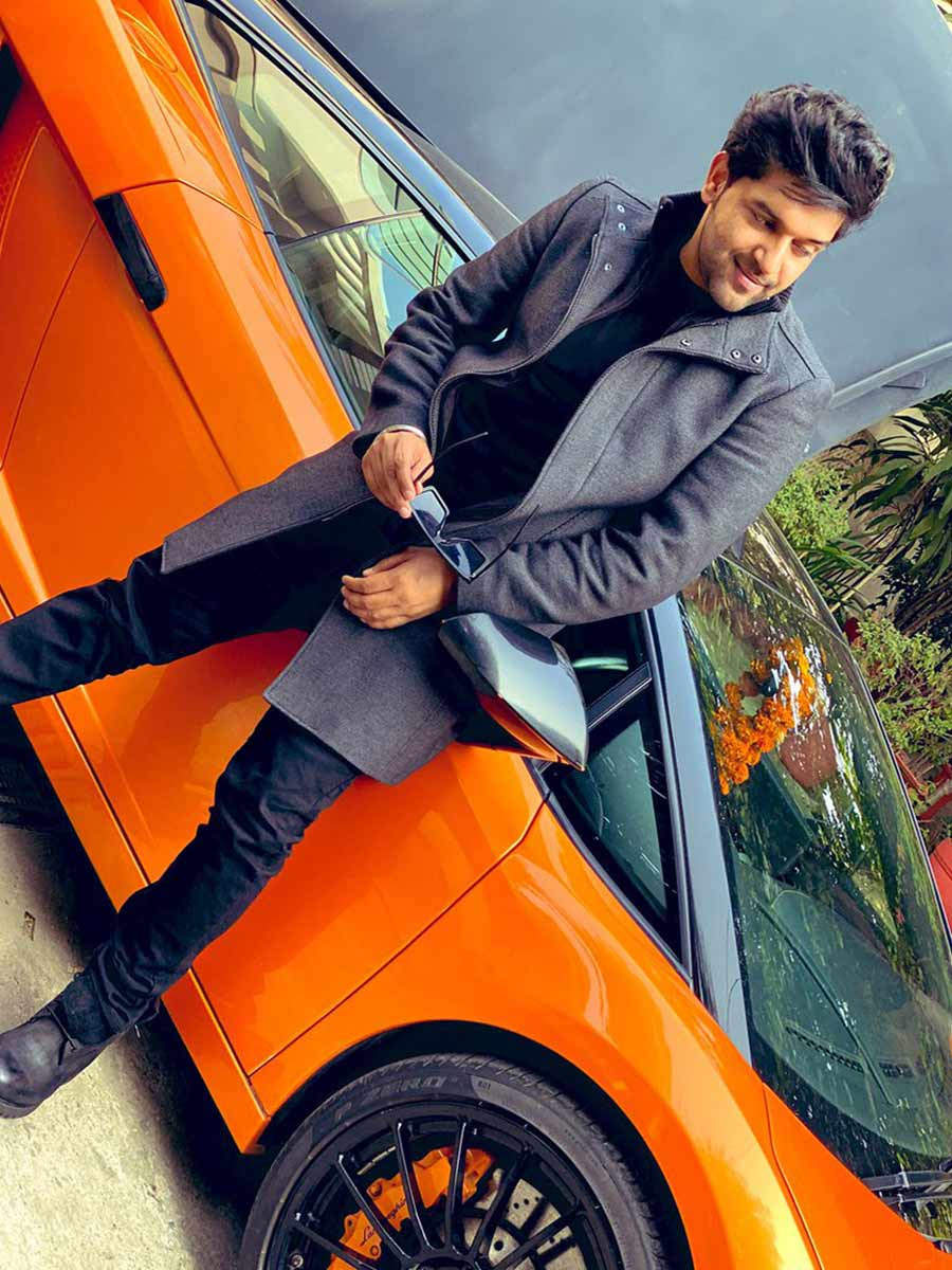 Guru Randhawa is a true fashionista, and his latest Instagram pictures are  proof!