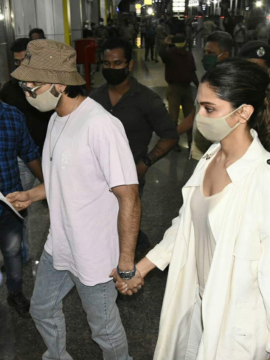 Photos And Videos Of Ranveer Singh And Deepika Padukone Leaving From Goa Filmfare Com