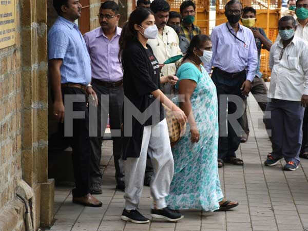 Photos: Rhea Chakraborty taken to the Byculla jail in Mumbai | Filmfare.com