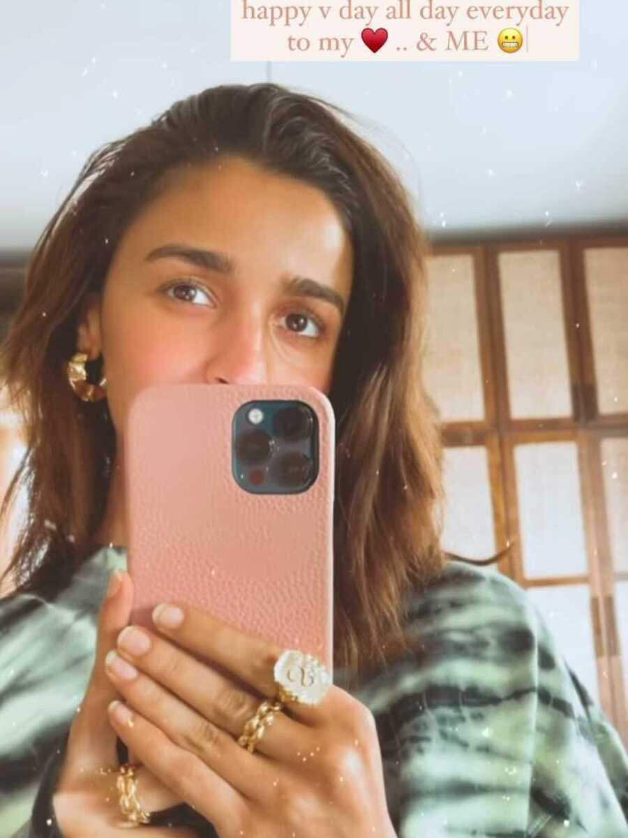 Alia Bhatt flaunts her and Ranbir Kapoor’s lucky number 8 on her ring