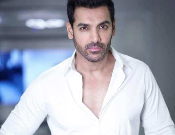 Bollywood stars who left their jobs to pursue a career in acting