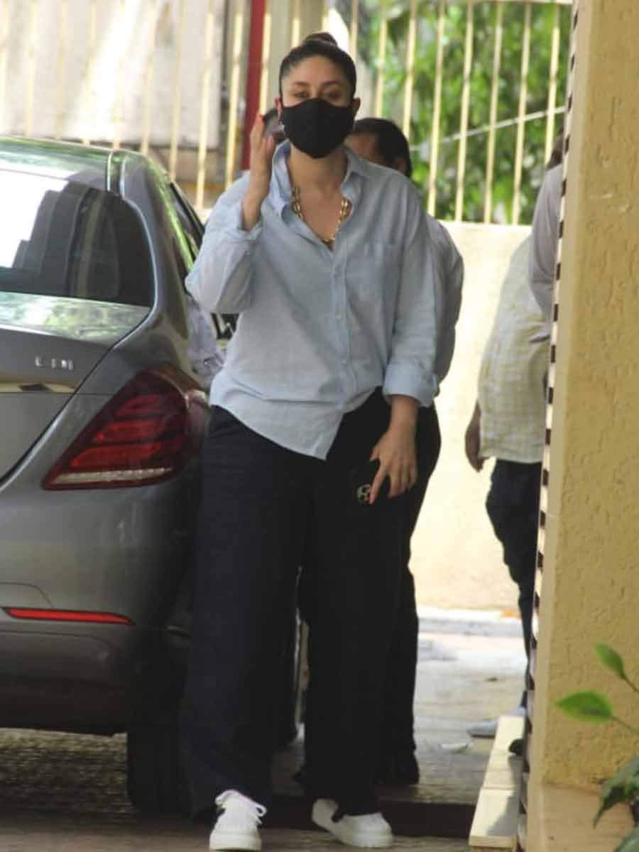 Kareena Kapoor Khan Wears a Mask Worth Rs 26,028 to Spread Awareness Amid  COVID And That's Louis Vuitton!