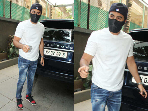 Ranbir Kapoor gets annoyed at the paparazzi - Filmfare