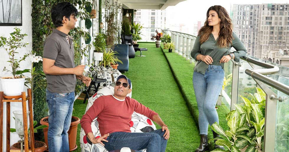 Akshaye Khanna and Raveena Tandon to share screen for the first time in Legacy