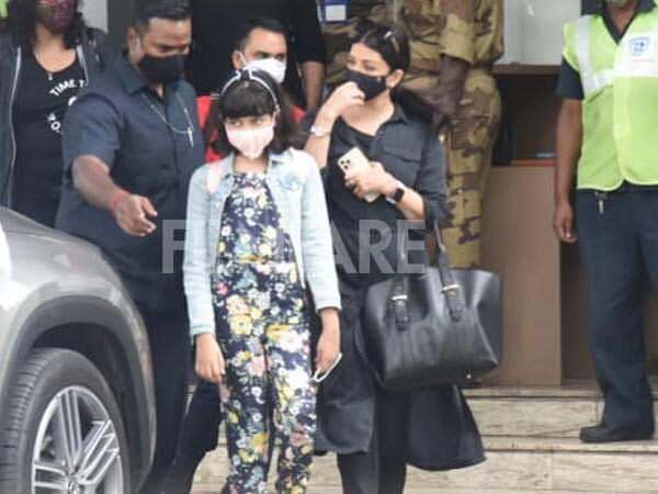 Abhishek Bachchan, Aishwarya Rai Bachchan and Aaradhya Bachchan snapped at  the airport