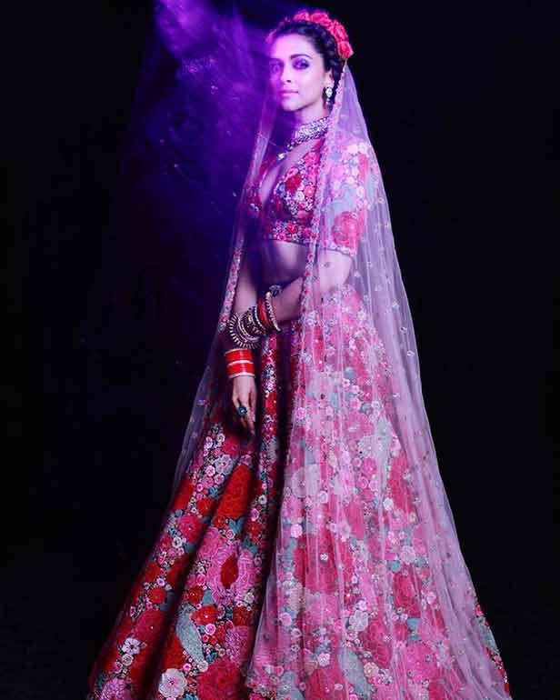Deepika Padukone looks royal in a white gown by Gauri and Nainika :  Bollywood News - Bollywood Hungama
