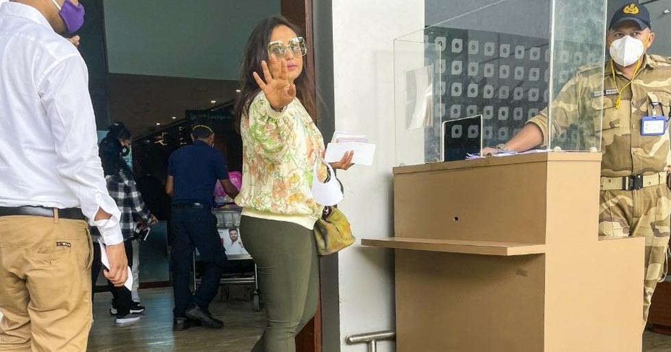 Rani Mukerji Flies Out Of The Country To Shoot For Mrs Chatterjee Vs Norway
