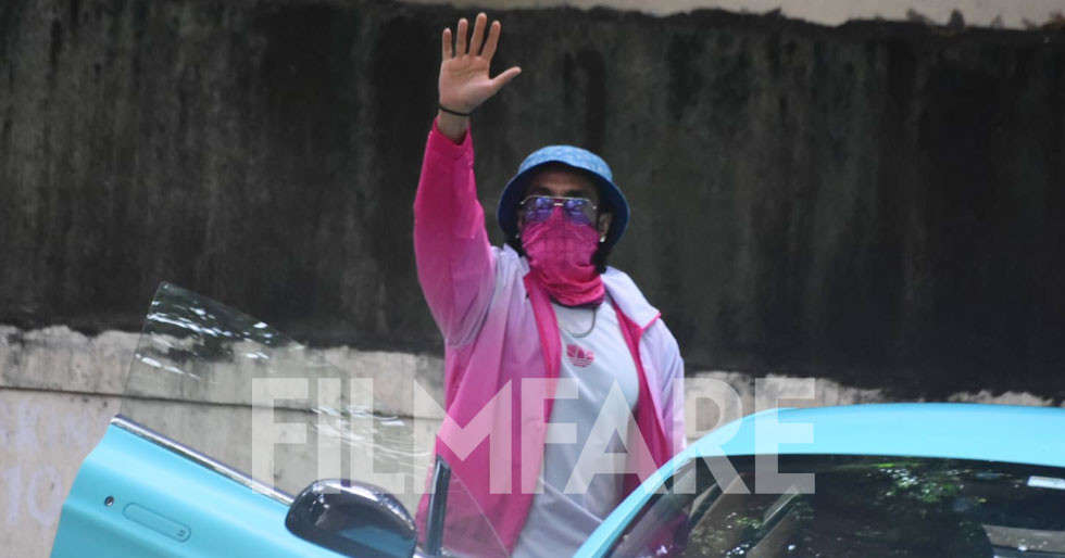 Ranveer Singh goes all pink as he zooms off in his new aqua blue colour car
