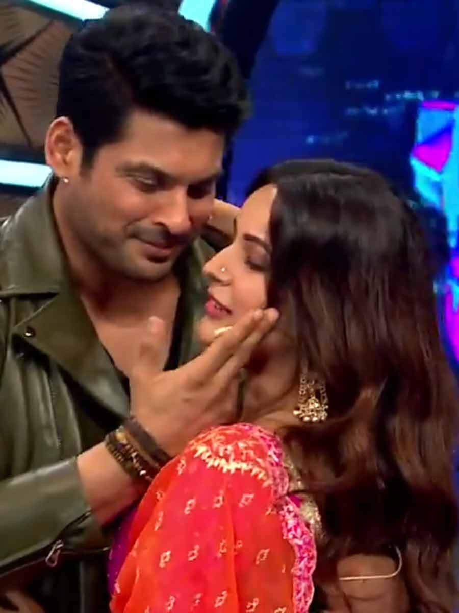 Relationship toh hai - Sidharth Shukla about Shehnaaz Gill | Filmfare.com