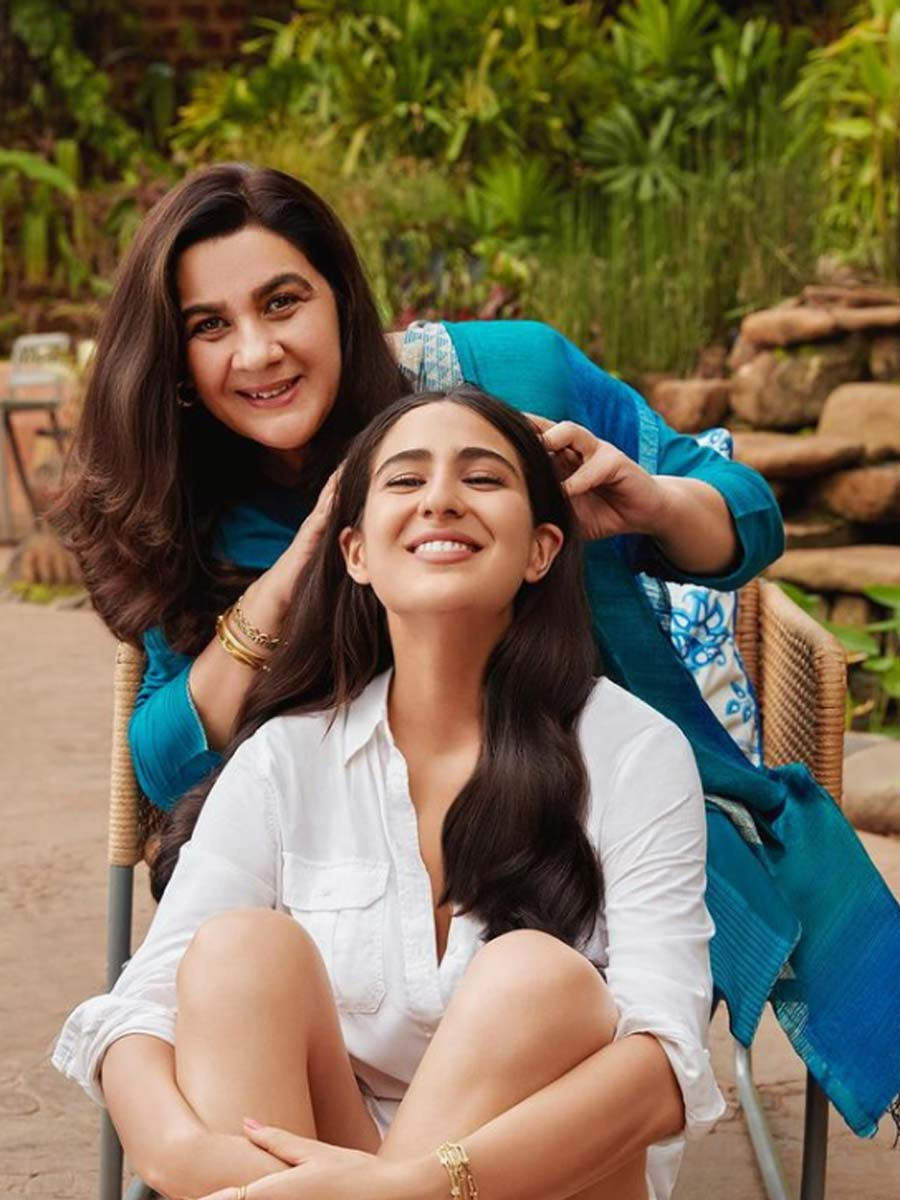 Have a look at Sara's Ganesh Chaturthi celebrations with mom Amrita Singh