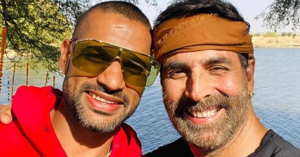 Akshay Kumar and Shikhar Dhawan's selfie is creating quite a rage on the internet - Vimarsana News