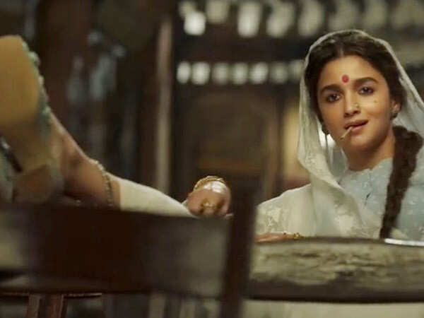 #FilmReview: Witness the Birth of Alia Bhatt, The Superstar in 'Gangubai  Kathiawadi'