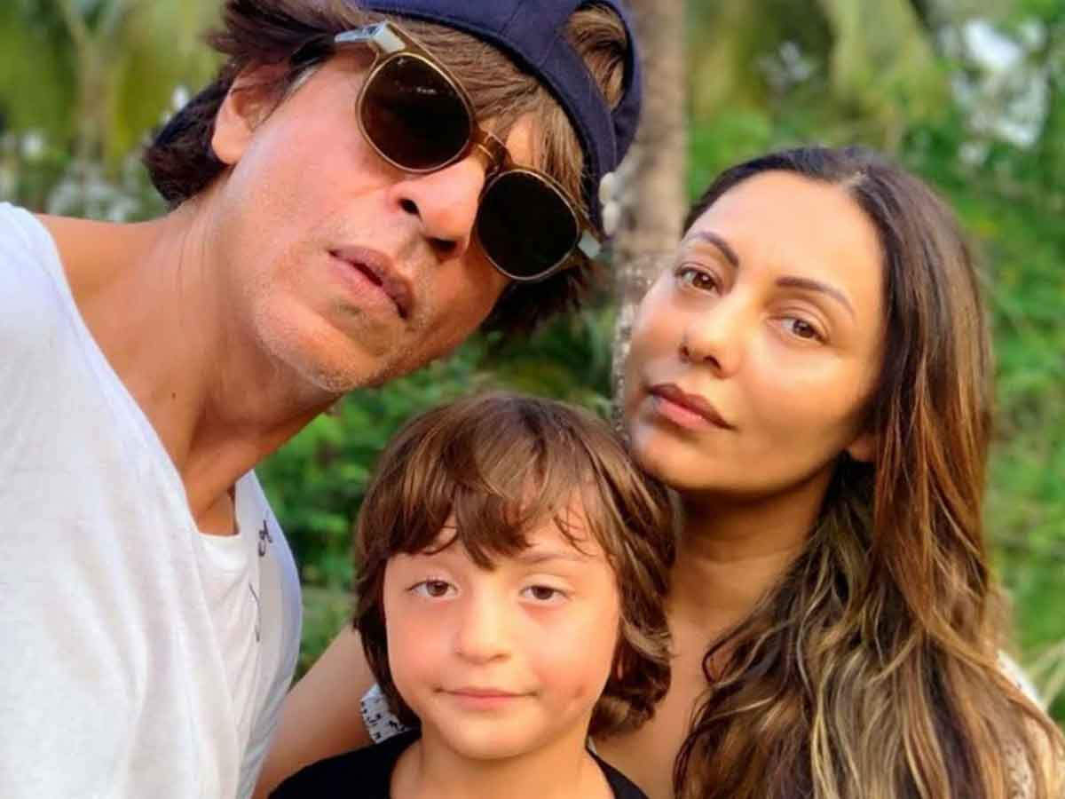 Gauri Khan shares an adorable click of AbRam and Shah Rukh Khan posts a  cute comment | Filmfare.com