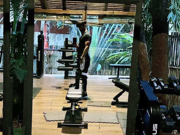 Shahid Kapoor starts his Monday morning with a workout routine