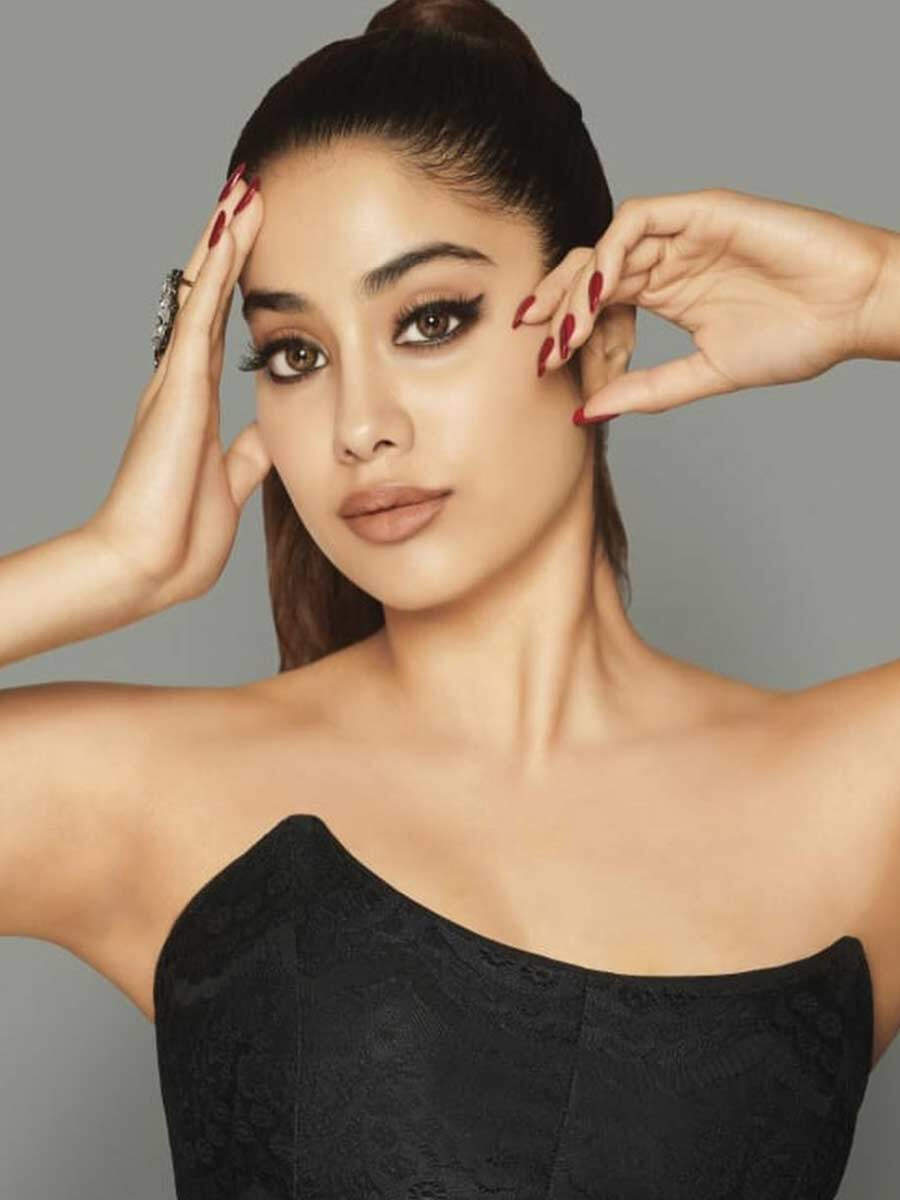 Take a look at Janhvi Kapoor all covered up while shooting