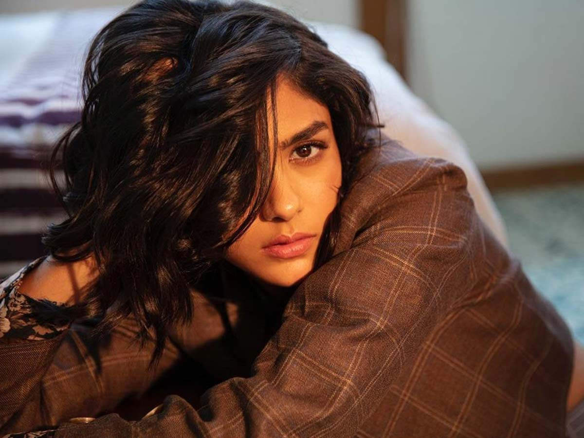 Here's what Mrunal Thakur has to say when asked about only working with  superstars 