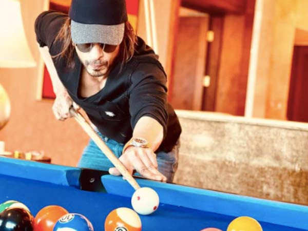 Shah Rukh Khan sports a long hairdo in his latest post